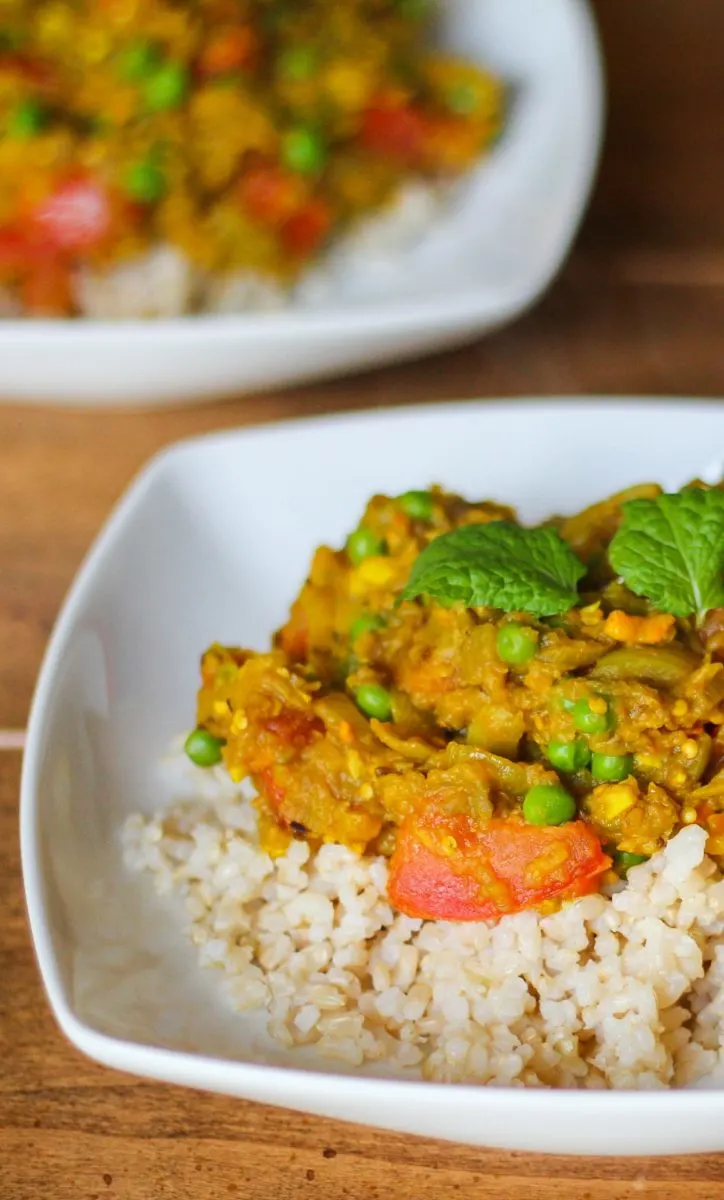 Indian Eggplant Curry, also known as Bhaingan Bharta - a simply yet wildly flavorfuly Indian curry recipe!