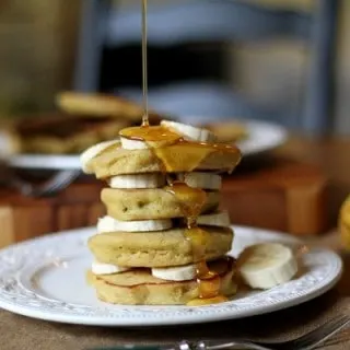 Gluten-Free (rice flour) Banana Pancakes - http://www.roastedrootfood.com