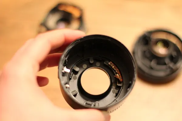 How to remove a stuck camera lens from a cannon camera