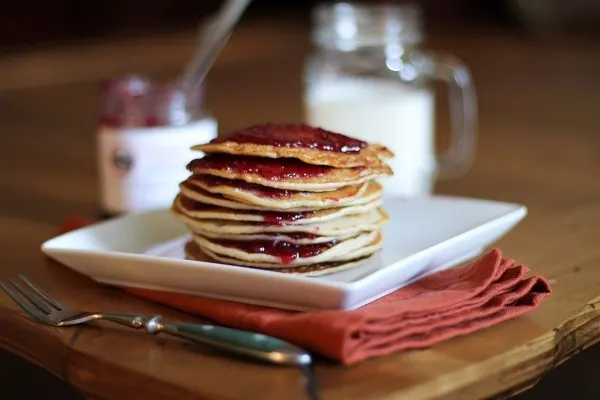 Peanut Butter and Jelly Pancakes - gluten-free pancakes made with brown rice flour and almond meal #healthy #glutenfree #pbj #breakfast #recipe