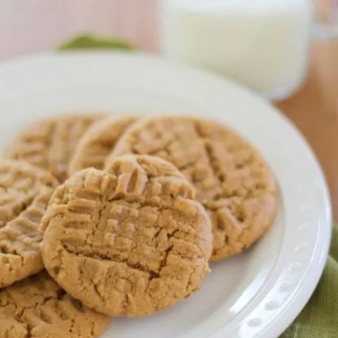 Gluten free peanut butter cookies | https://www.theroastedroot.net