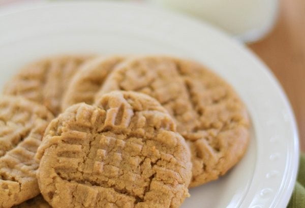 Gluten free peanut butter cookies | https://www.theroastedroot.net