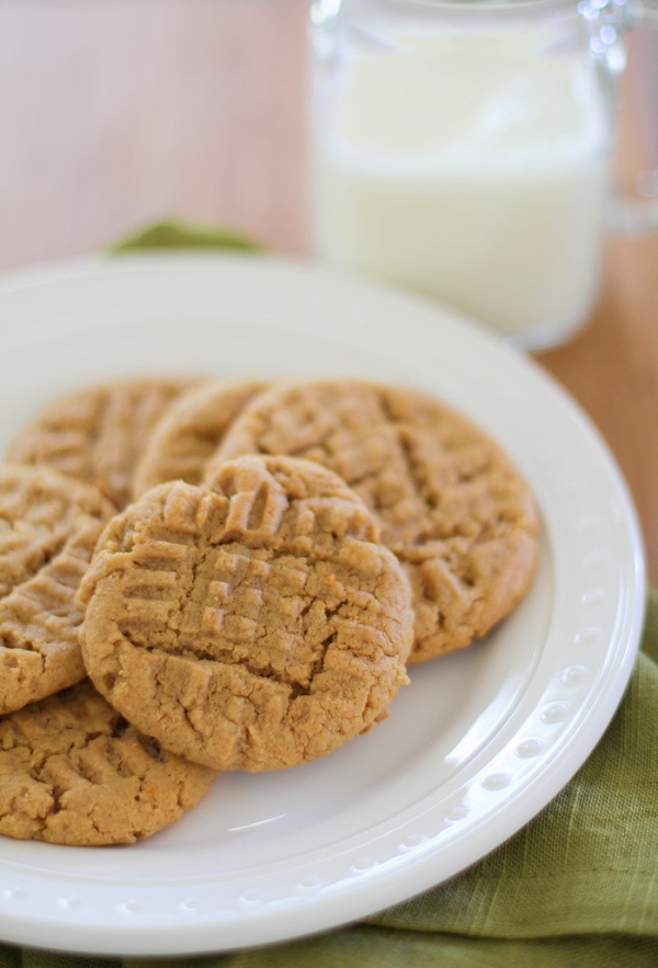 Flourless Peanut Butter Cookies | https://www.theroastedroot.net Refined sugar free, grain free, gluten free