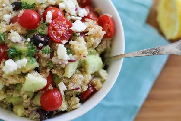 Greek Quinoa Salad | https://www.theroastedroot.net
