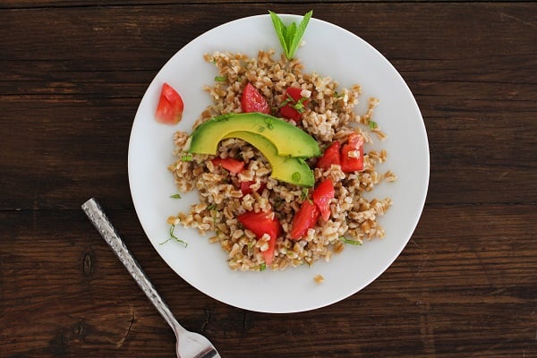 Heirloom Tomato and Avocado Farro Salad with Lime-Mint Dressing | https://www.theroastedroot.net