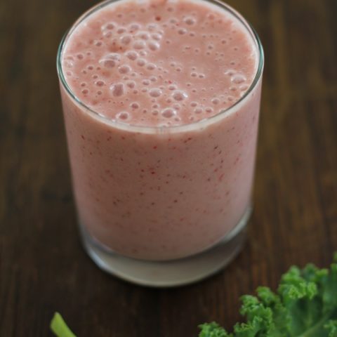 Strawberry Banana Kale Stem Smoothie | https://www.theroastedroot.net