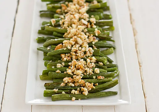 Green Beans with Lemon-Almond Pesto from Oh My Veggies Green Beans with Lemon-Almond Pesto from Oh My Veggies
