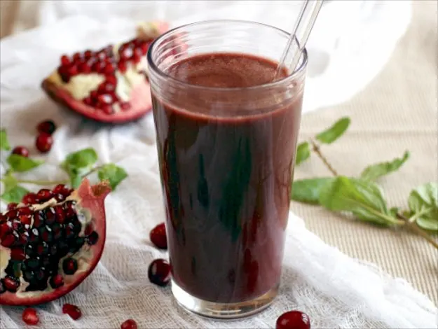 Cranberry Pomegranate Kale Juice from Healthy Blender Recipes Cranberry Pomegranate Kale Juice from Healthy Blender Recipes