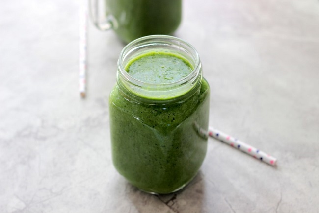 Glowing Green Smoothie from Savy Naturalista