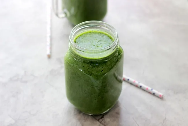 Glowing Green Smoothie from Savy Naturalista