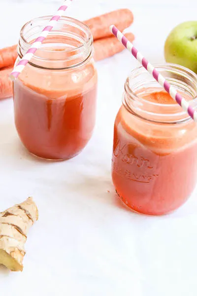 Carrot Apple Ginger Juice (guest post by The Corner Kitchen) 