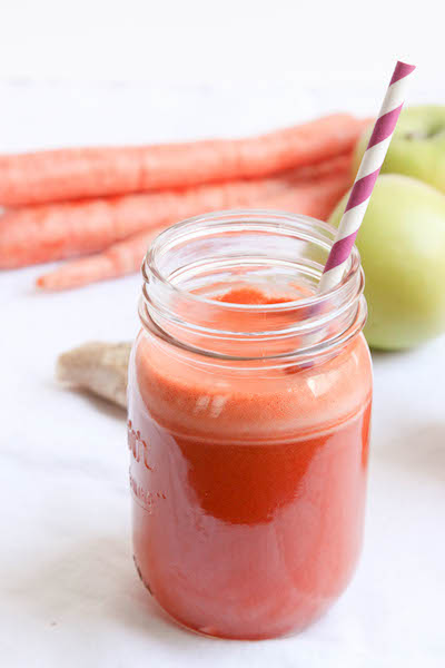 Juicing with a Ninja Blender {grapefruit-apple-carrot juice}