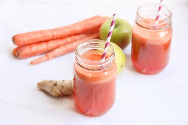 Carrot Apple Ginger Juice (guest post by The Corner Kitchen) | www.theroastedroot.net
