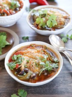 Slow Cooker Chicken Fajita Chili made easy in your crock pot! chicken, bell peppers, and black beans are the main ingredients here!