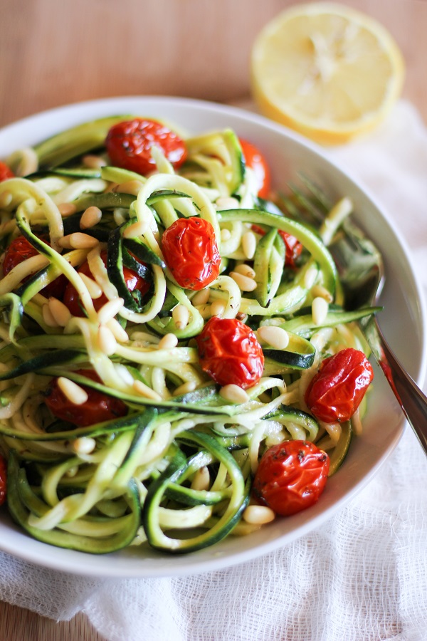 Zucchini Noodles with Roasted Tomatoes and Lemon-Garlic Sauce #vegan #glutenfree