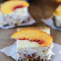 Peach Almond Yogurt Cheesecake Bars with gluten free almond crust | naturally sweetened and healthy! @noosayoghurt