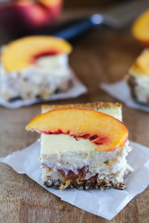 Peach Almond Yogurt Cheesecake Bars with gluten free almond crust | naturally sweetened and healthy! @noosayoghurt