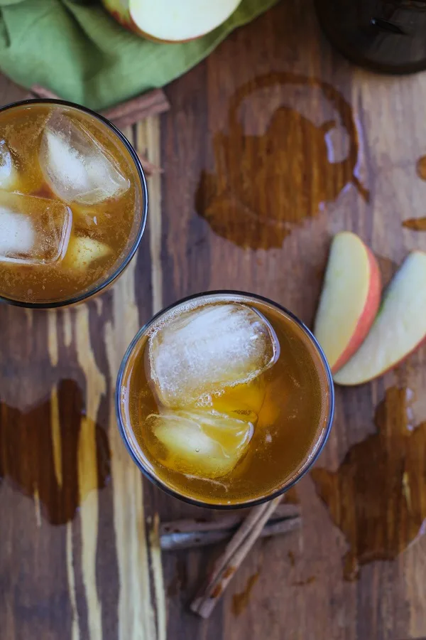 Apple Cider Kombucha - learn how to brew kombucha at home! #probiotics