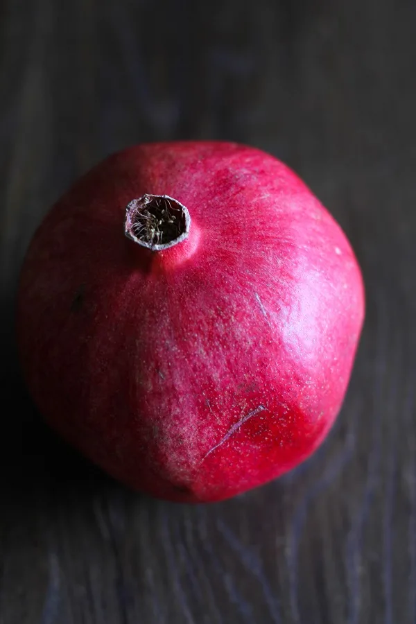 How to De-Seed a Pomegranate Without Water