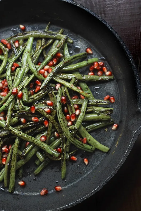 Charred Green Beans with Pomegranate Seeds #glutenfree #Thanksgiving