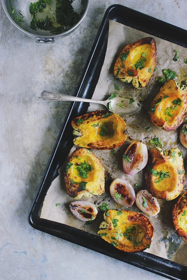 Roasted Acorn Squash with Caramelized Shallots and Parsley Oil #glutenfree #Thanksgiving