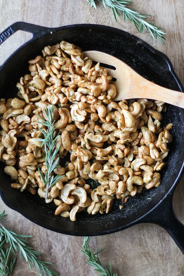 Maple and Rosemary Toasted Cashews - sugar-free and easy to make