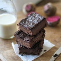 Fudgy Paleo Beetroot Brownies | vegan, cane sugar-free, naturally sweetened, and healthy @roastedroot #paleo