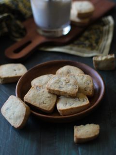 Maple Pecan Gluten Free Shortbread Cookies | grain- free, dairy-free. sugar-free #paleo @roastedroot