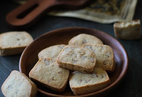 Maple Pecan Gluten Free Shortbread Cookies | grain- free, dairy-free. sugar-free #paleo @roastedroot