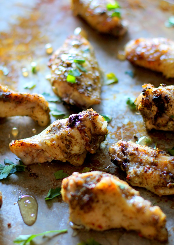 Easy 3-Ingredient Healthy Chicken Wings with Herbs and Honey! | theroastedroot.net @roastedroot #appetizer #superbowl #recipe