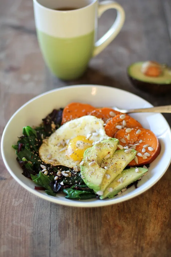 Well-Balanced Sweet Potato Breakfast Bowls with Spinach, Avocado, and Sunflower Seeds | theroastedroot.net @roastedroot #vegetarian #breakfast #recipe
