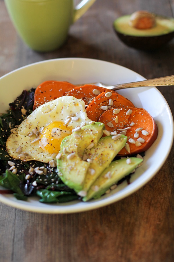 Well-Balanced Sweet Potato Breakfast Bowls with Spinach, Avocado, and Sunflower Seeds | theroastedroot.net @roastedroot #vegetarian #breakfast #recipe