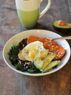 Well-Balanced Sweet Potato Breakfast Bowls with Spinach, Avocado, and Sunflower Seeds | theroastedroot.net @roastedroot #vegetarian #breakfast #recipe