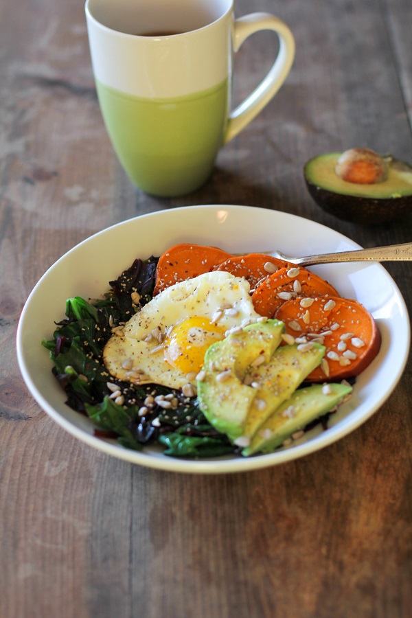 Well-Balanced Sweet Potato Breakfast Bowls with Spinach, Avocado, and Sunflower Seeds | theroastedroot.net @roastedroot #vegetarian #breakfast #recipe
