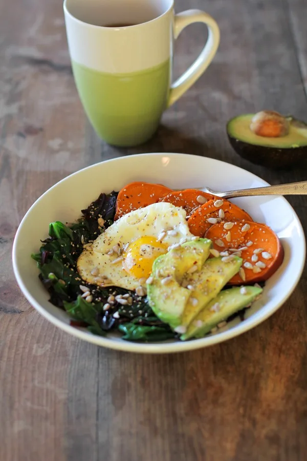 Well-Balanced Sweet Potato Breakfast Bowls with Spinach, Avocado, and Sunflower Seeds | theroastedroot.net @roastedroot #vegetarian #breakfast #recipe