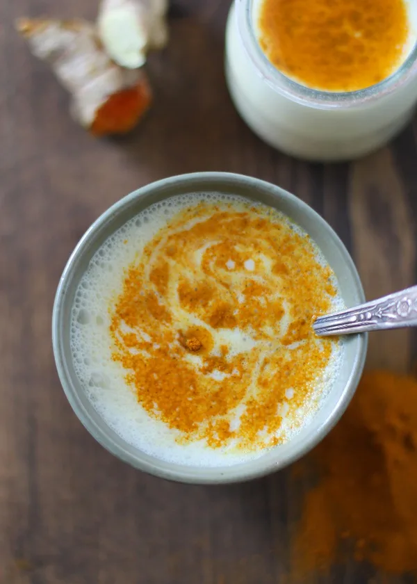Orange Ginger Turmeric Lassi - full of antioxidants! #detoxsmoothie @roastedroot