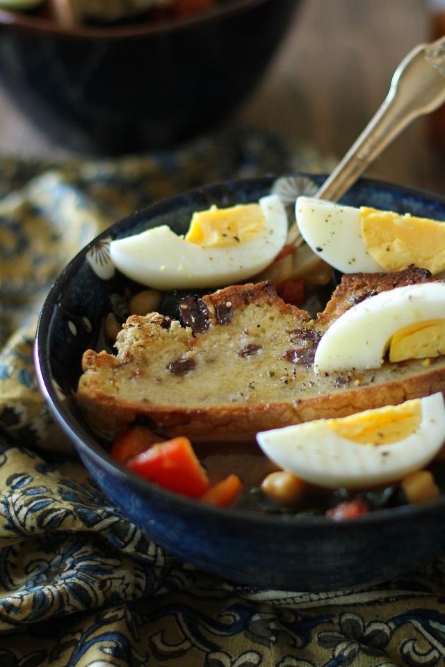 Tunisian Breakfast Soup - warmly-spiced soup with kale, chickpeas, and bell pepper, served with toasted bread and hard boiled egg #vegetarian #breakfast #recipe @theroastedroot