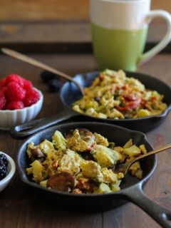 Broccoli, Mushroom, Sun-Dried Tomato Scramble - an easy and healthful breakfast recipe! | theroastedroot.net #vegetarian #brunch