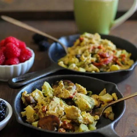 Broccoli, Mushroom, Sun-Dried Tomato Scramble - an easy and healthful breakfast recipe! | theroastedroot.net #vegetarian #brunch
