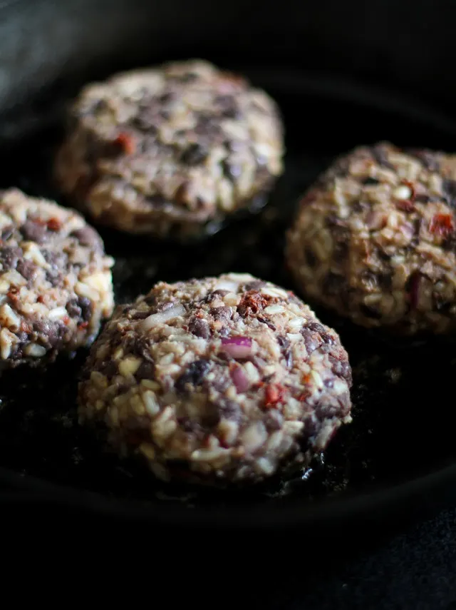 Spicy Black Bean Veggie Burgers | theroastedroot.net #healthy #vegan #vegetarian #recipe