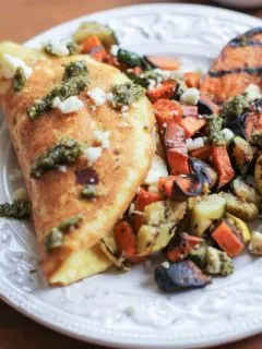 Leftover Grilled Vegetable Omelette with pesto and Feta - a healthy vegetarian breakfast!
