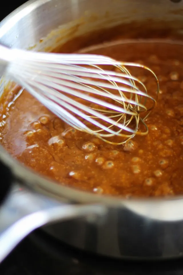 How to Make Paleo Caramel - refined sugar-free, and zero heavy cream | TheRoastedRoot.net #healthy #dessert #recipe #sugarfree