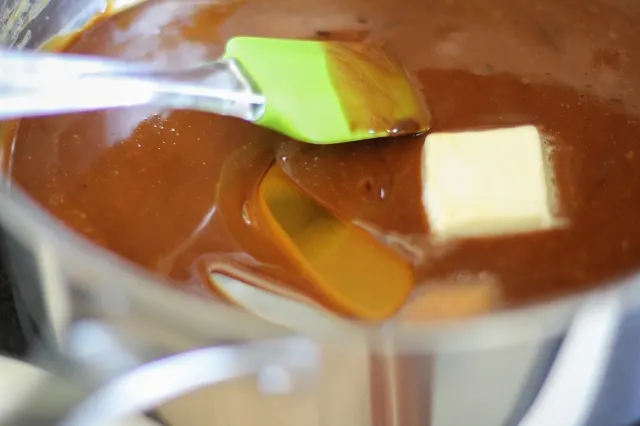 How to Make Paleo Caramel - refined sugar-free, and zero heavy cream | TheRoastedRoot.net #healthy #dessert #recipe #sugarfree