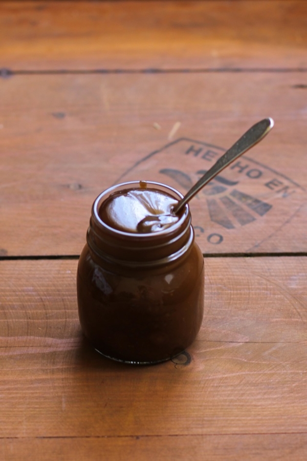 How to Make Paleo Caramel - refined sugar-free, and zero heavy cream | TheRoastedRoot.net #healthy #dessert #recipe #sugarfree