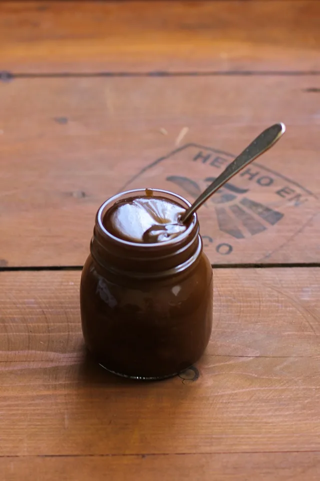How to Make Paleo Caramel - refined sugar-free, and zero heavy cream | TheRoastedRoot.net #healthy #dessert #recipe #sugarfree