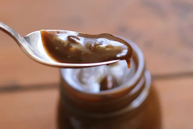 How to Make Paleo Caramel - refined sugar-free, and zero heavy cream | TheRoastedRoot.net #healthy #dessert #recipe #sugarfree
