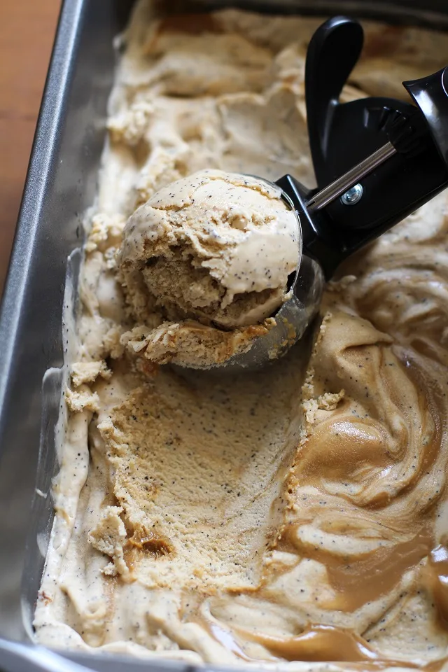 Dulce de Leche Coconut Milk Ice Cream - dairy-free, refined sugar-free, and paleo #caramel #dessert | TheRoastedRoot.net