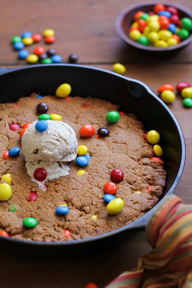 Flourless Peanut Butter Skillet Cookie - refined sugar-free, gluten-free, and relatively healthful! #dessert #recipe #InspiredGathering #ad @mysmithsgrocery