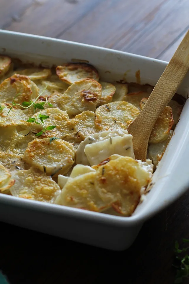 Herbed Coconut Milk Potatoes Au Gratin - a lightened up version of the classic dish #glutenfree