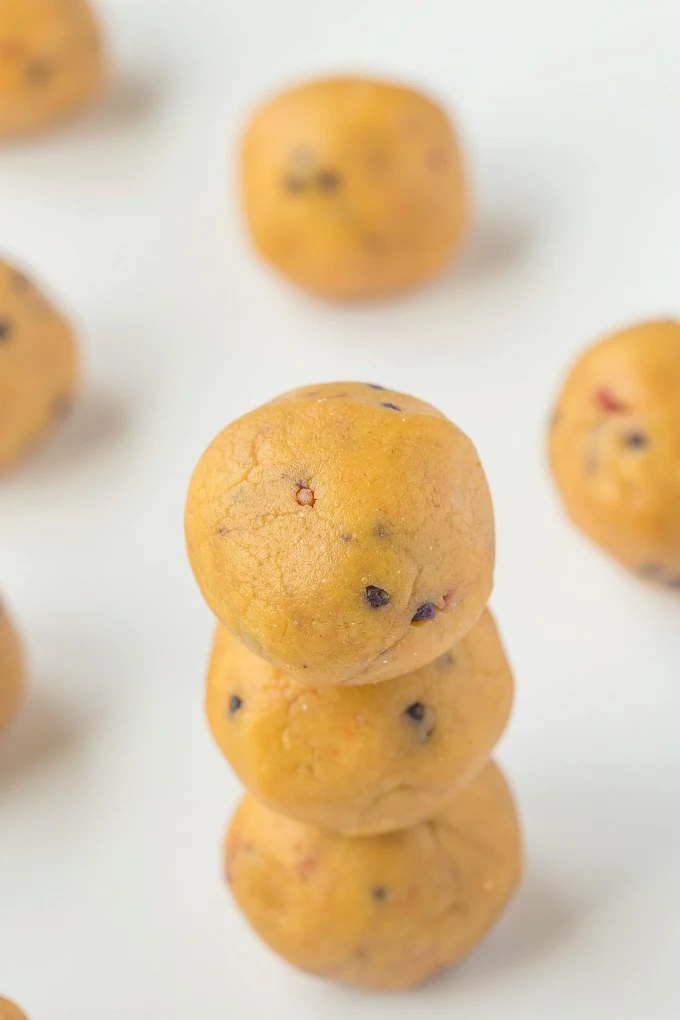 Healthy No- Bake Berry Bliss Bites + 5 Healthy Cranberry Recipes